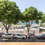 Cabine 56 - Comme Une Cabine De Bateau A L\'Entree Du Port